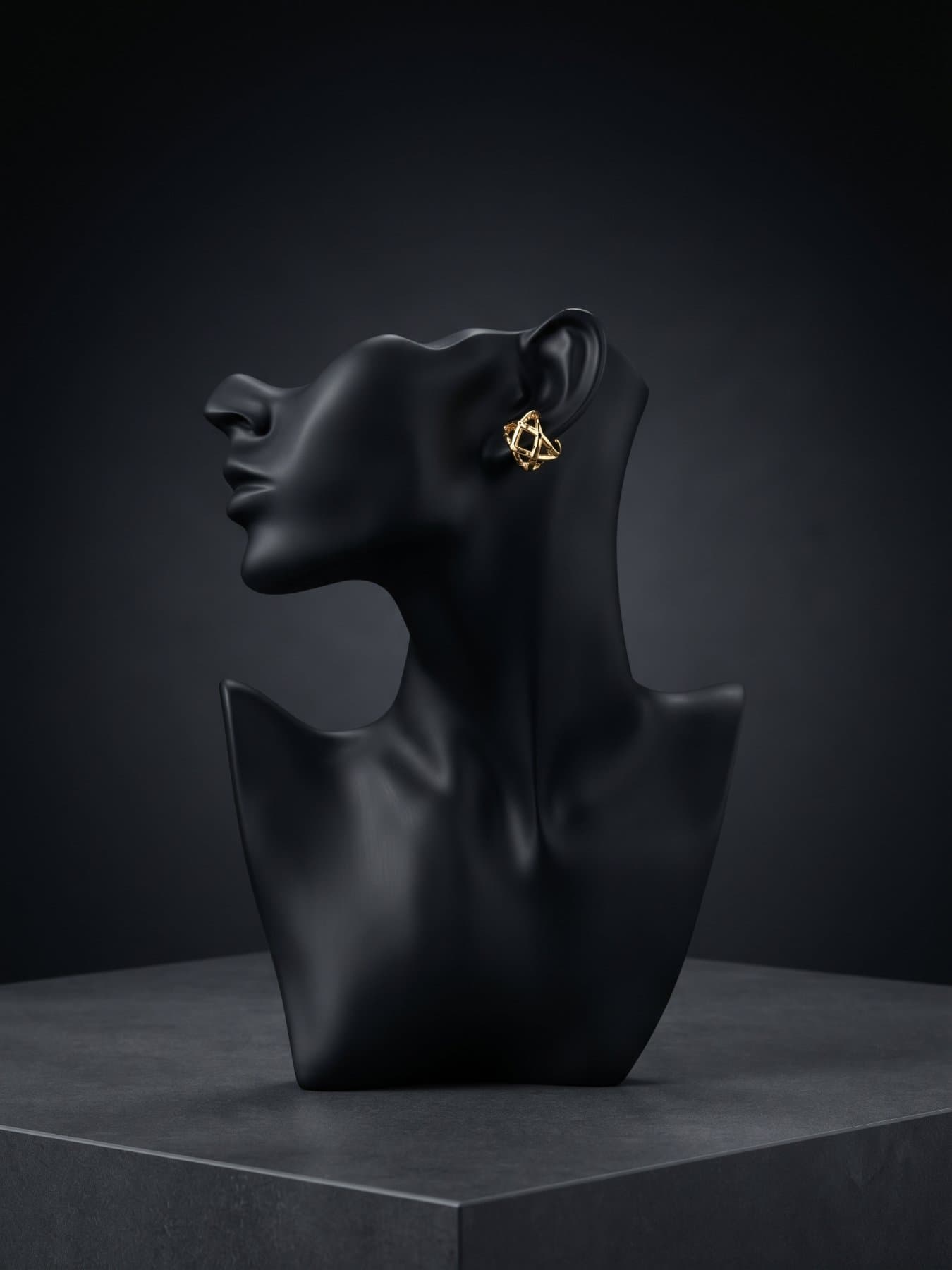 EarCuff dorado con forma de cruz