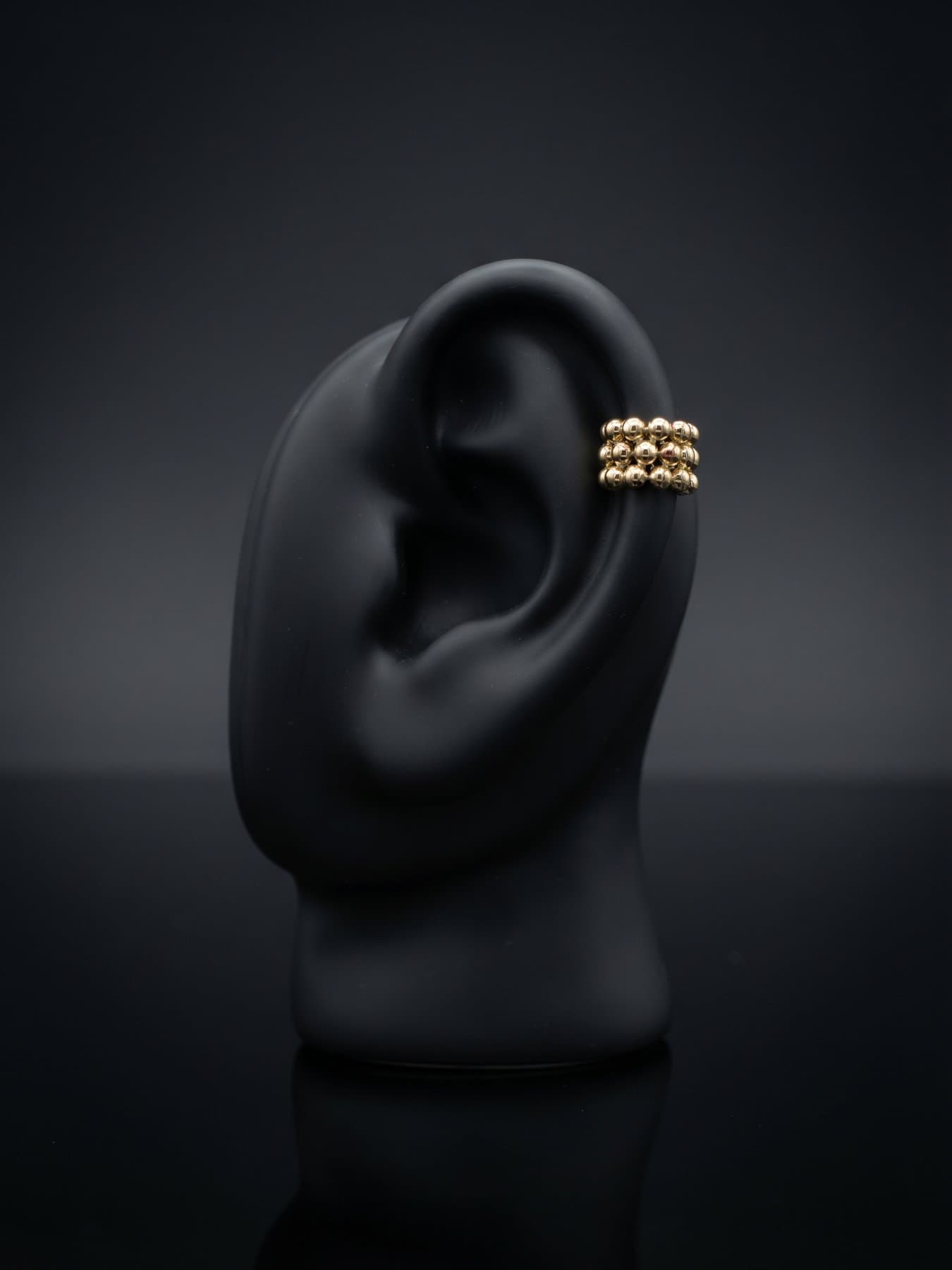 EarCuff dorado con circulos