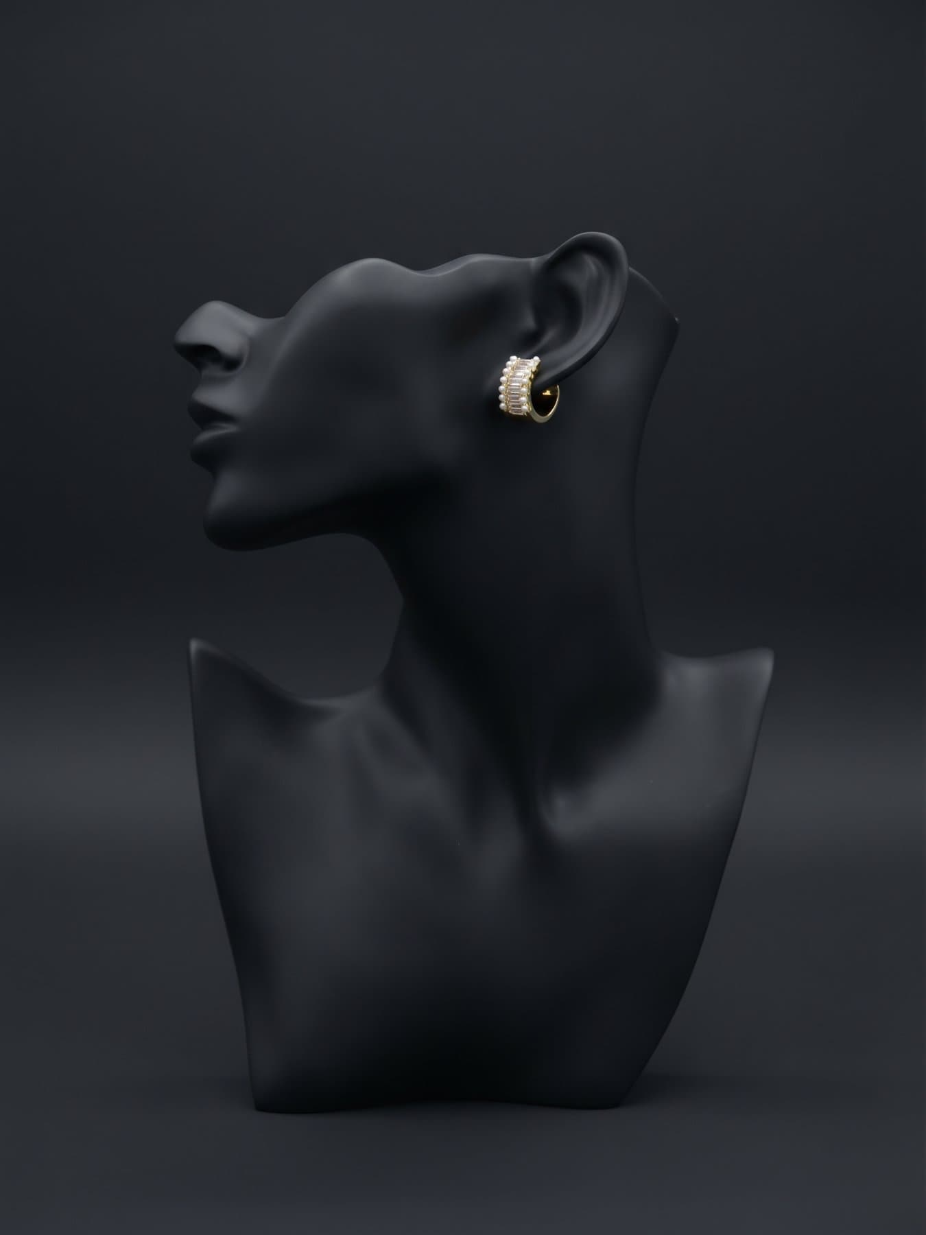 EarCuff dorado con perlas