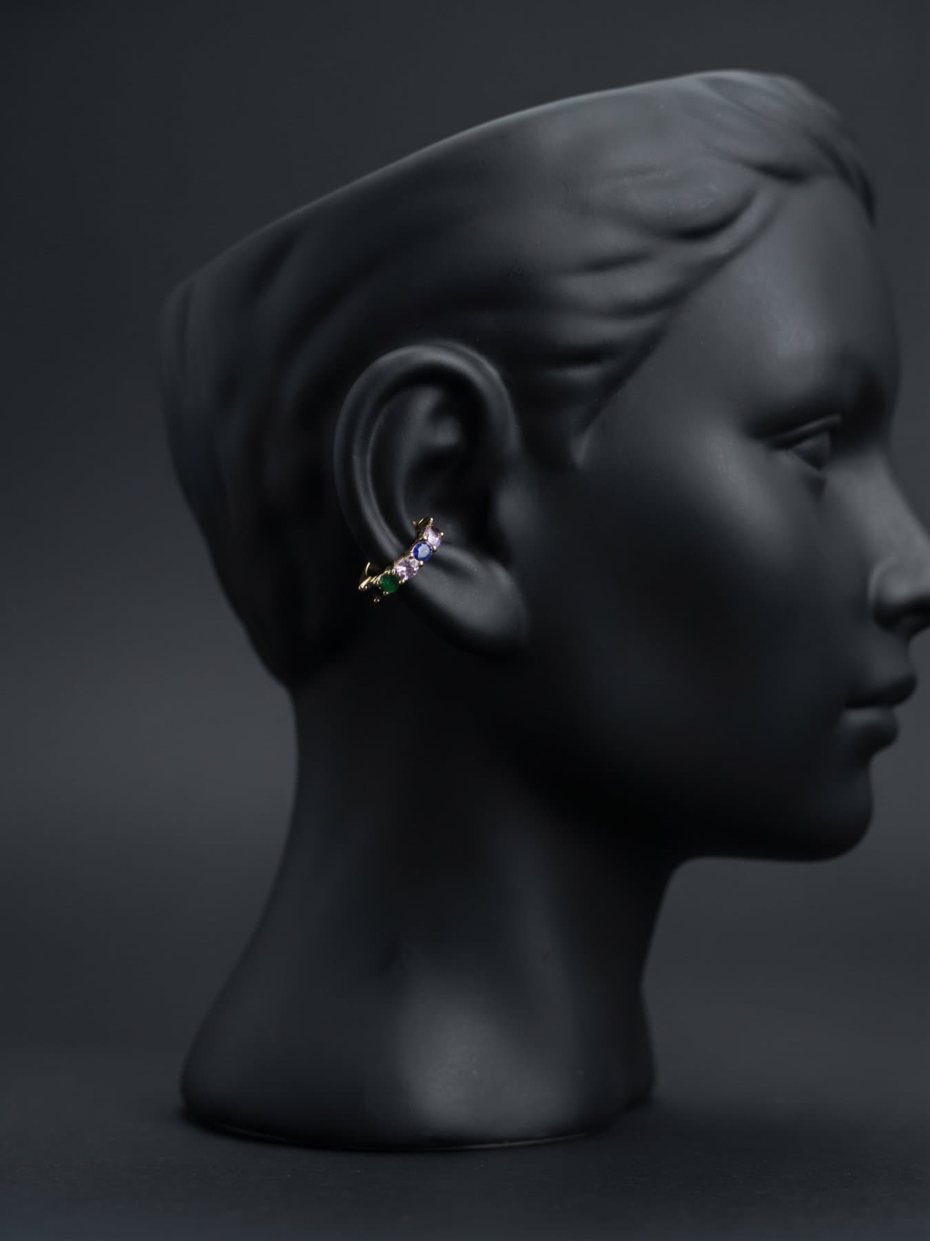 EarCuff dorado con piedras de colores grandes