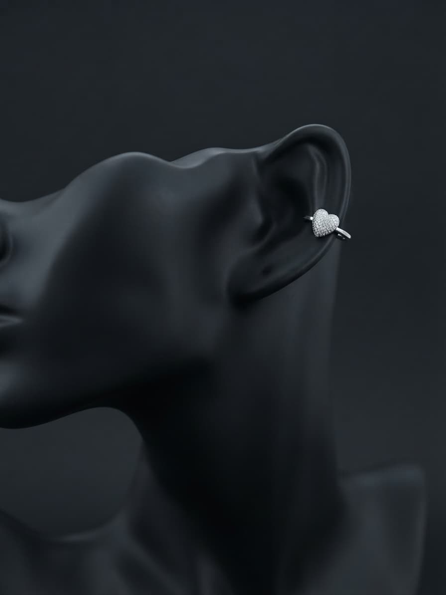 Ear cuff y ear coff chico plateado corazon