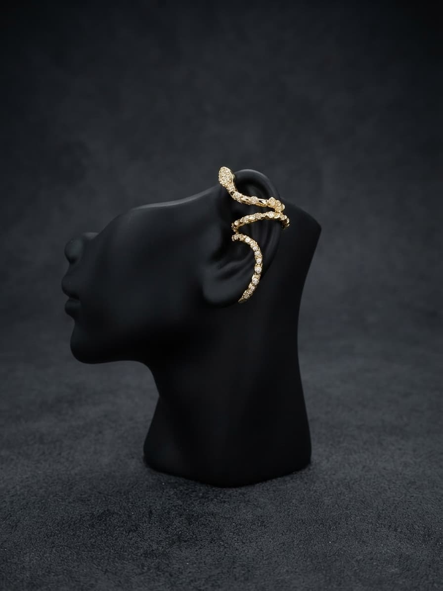 Ear cuff chico de serpiente con diamante