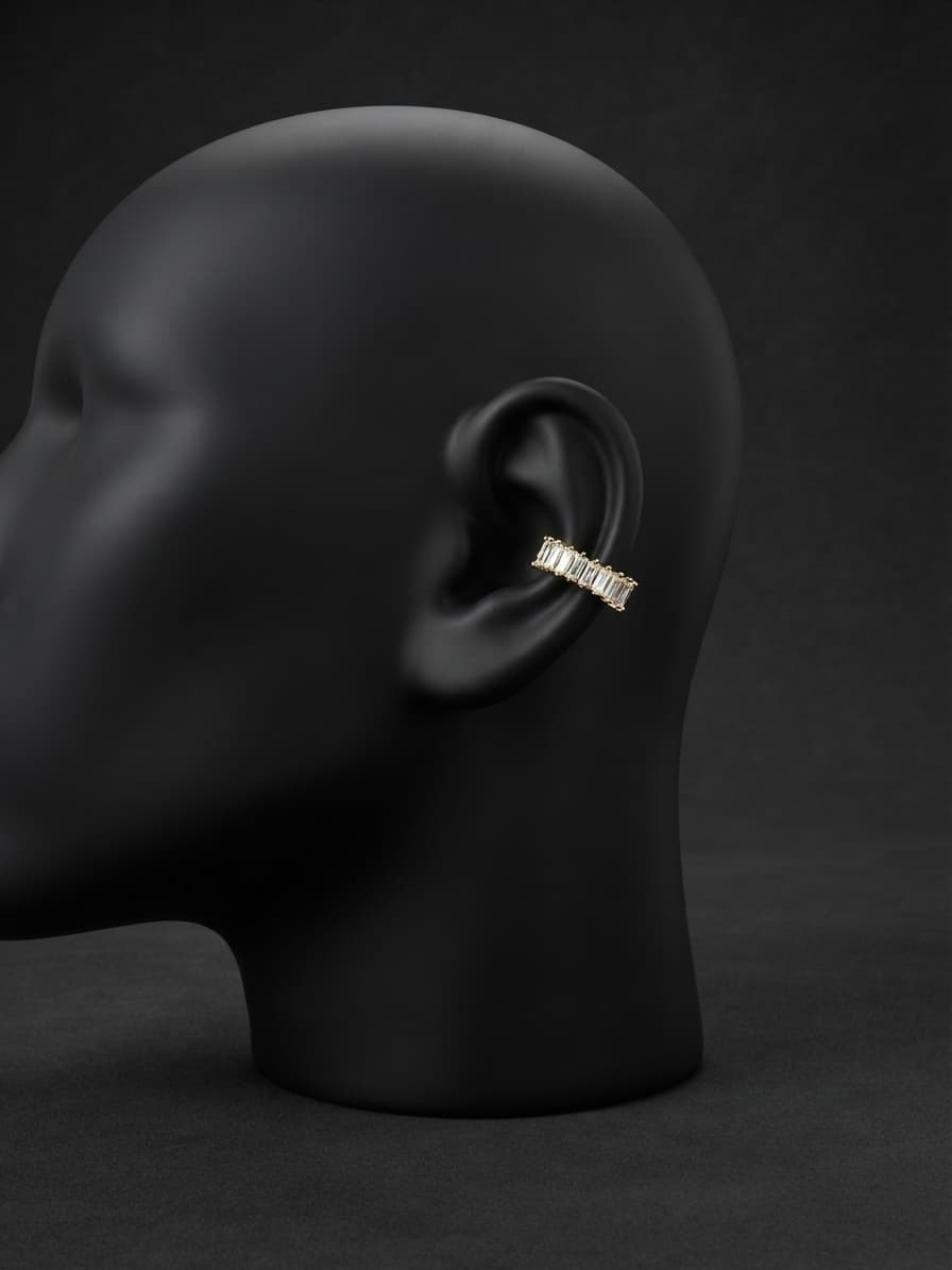 Ear cuff chico dorado con cristal blanco dentro